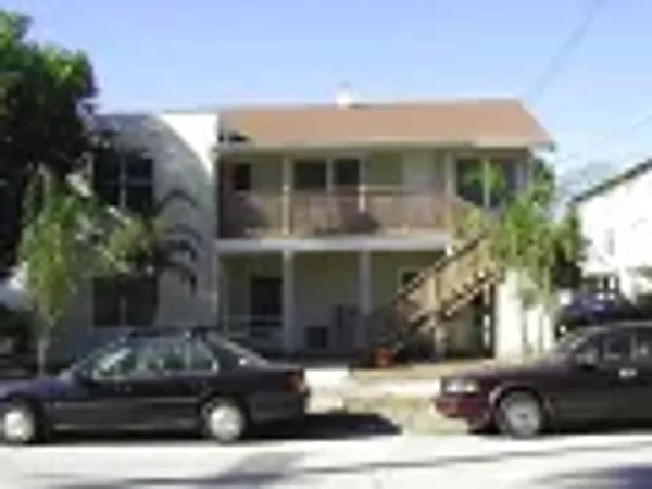 122 W Valerio St, Santa Barbara — 10-unit Multifamily